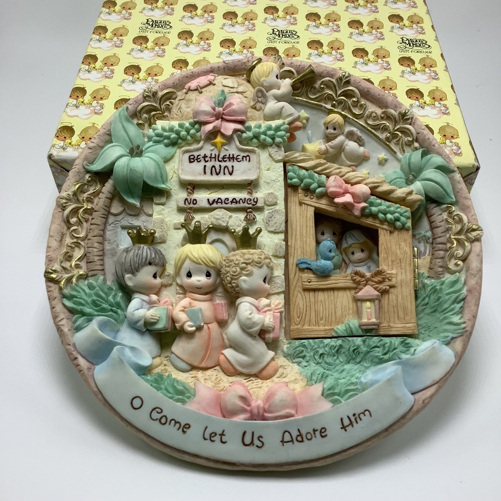 Nativity Plate With Hinged Door 3D Bethlehem Inn 1998 Christmas Precious Moments